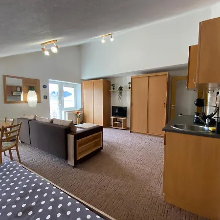 The Legits 多纳瓦利