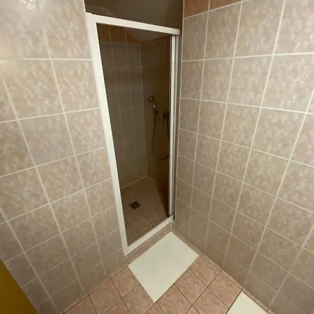 The Legits * 多纳瓦利